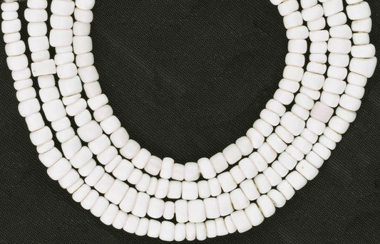 Exquisite Vintage White Tiny Venetian Seed Beads Strand – 3‑4 mm, 69 cm