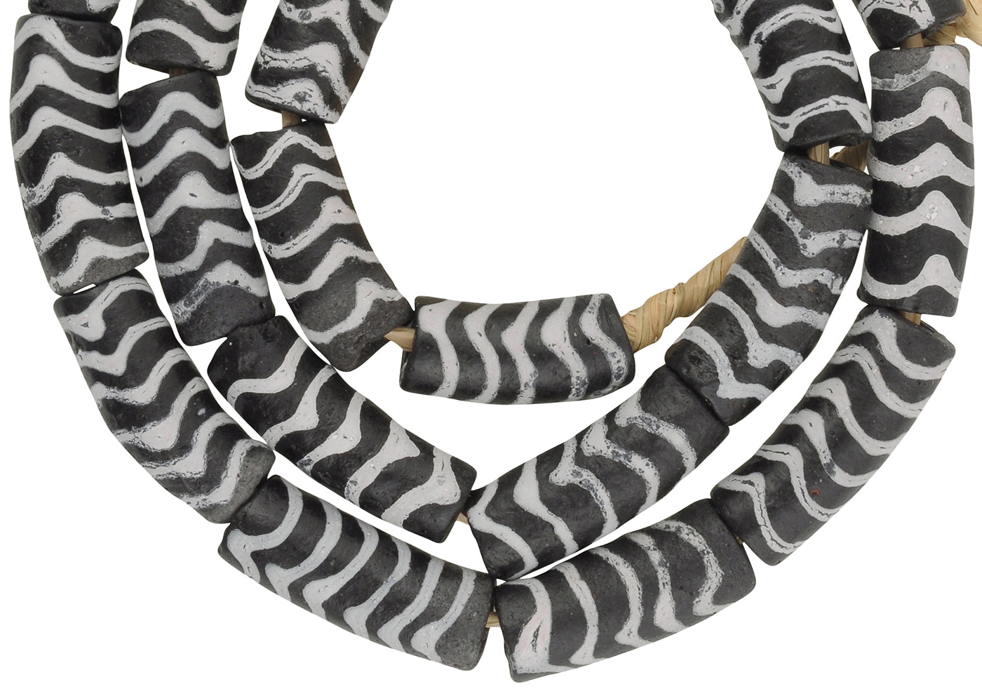 Afrikanische Krobo-Perlen aus Puderglas, recycelte handgemachte Stammes-Halskette aus Ghana