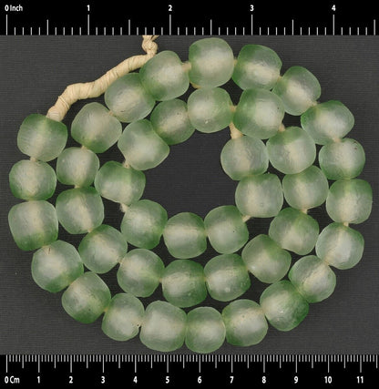 Handgefertigte Krobo-Perlen aus recyceltem Glaspulver, afrikanischer Schmuck, ethnische Halskette aus Ghana