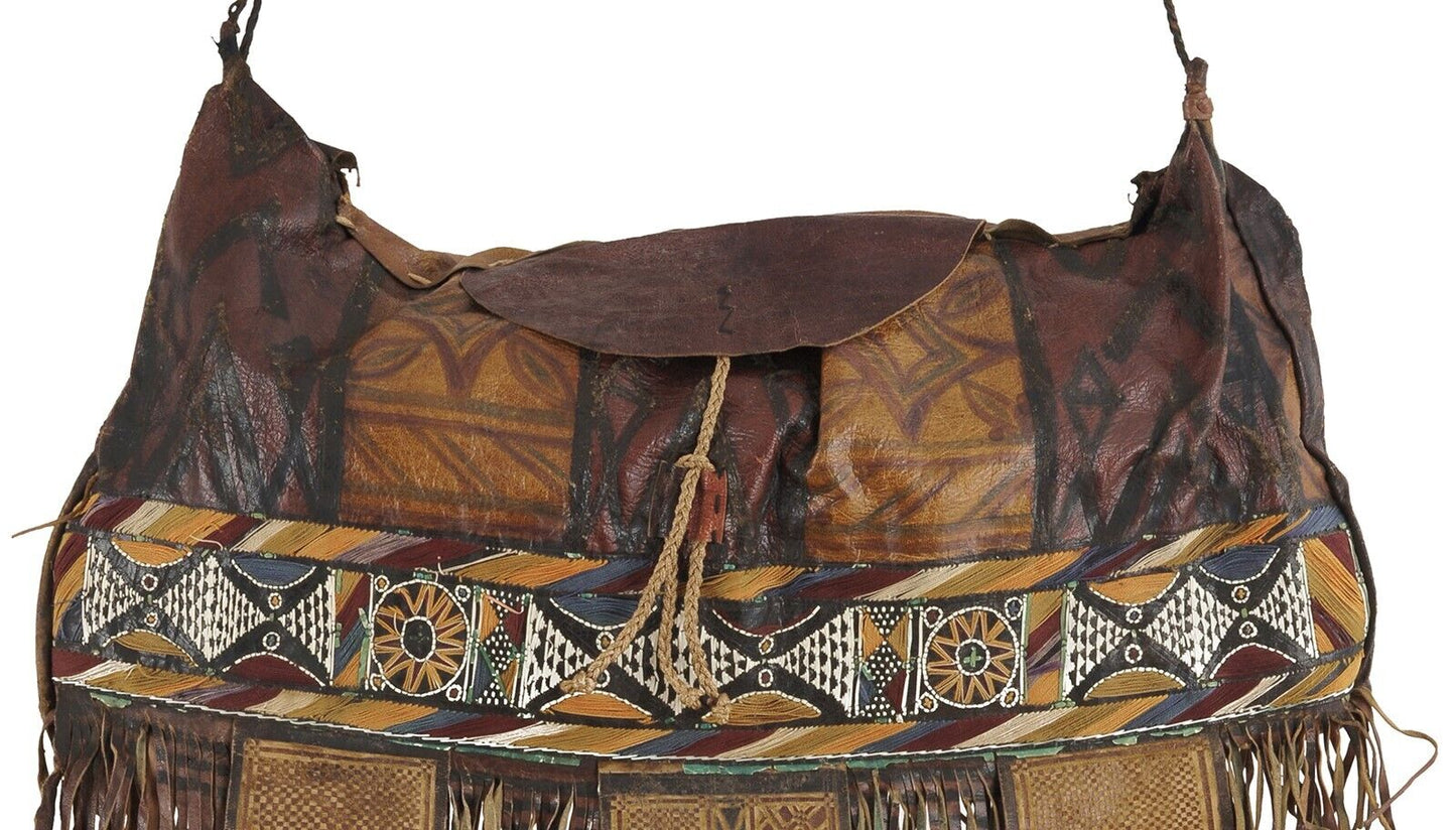 Alte afrikanische Tuareg-Kamelledertasche aus Niger Peul Fula Art - Teilansicht