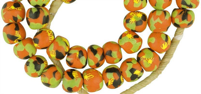Recycelte glasgeschmolzene Rocailles Krobo Afrikanische Halskette Ghana getrommelt - Tribalgh