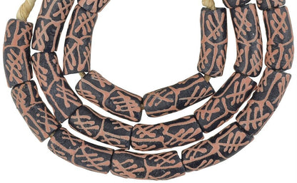 Handgemachte recycelte Pulverglasperlen Afrikanischer Halskettenschmuck Ghana - Tribalgh