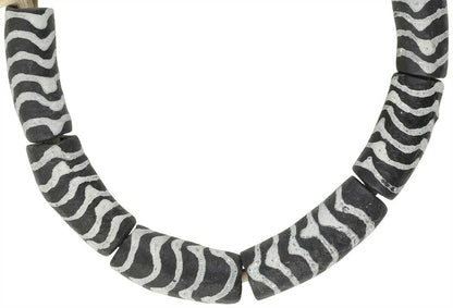 Perlen aus recyceltem Glaspulver Ghana handgefertigter Schmuck Afrikanisches Armband - Tribalgh