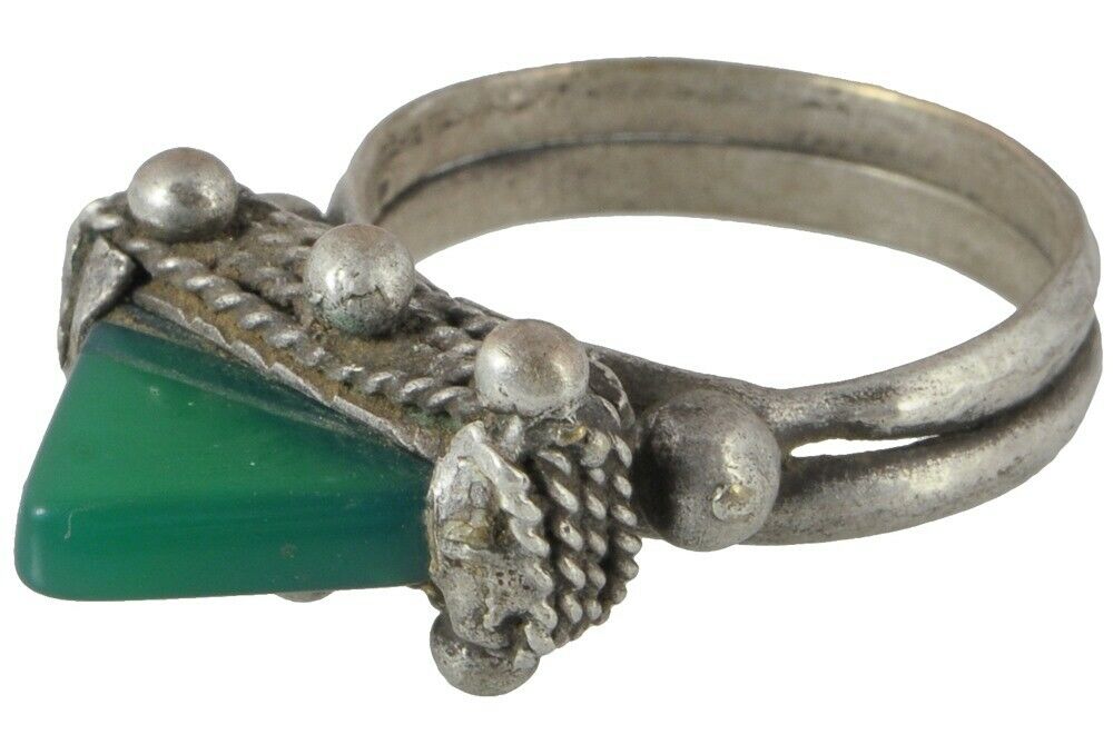 Old Tuareg Ring Silver Ethnic Jewelry African Niger Nigeria Mali West Africa - zoomed-in detail