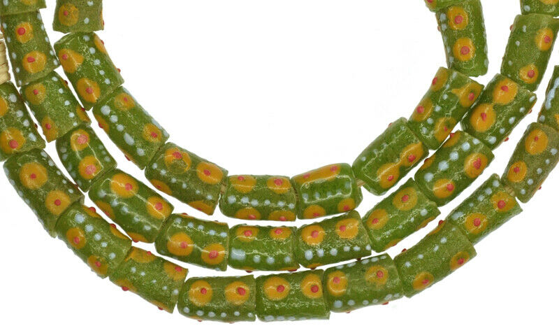 Collar de joyería ceremonial hecho a mano de cristal en polvo de perlas recicladas africanas Krobo - Tribalgh