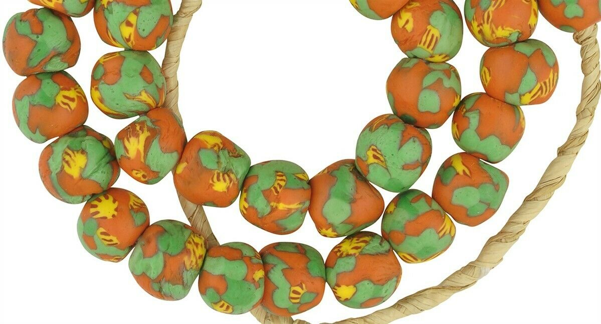 Handgefertigte afrikanische Handelsperlen | Ghana recycelte Glasperlen - Nahaufnahme