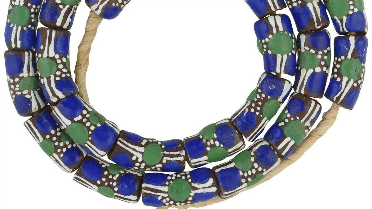 Handgemachte Perlen recyceltes Pulverglas Afrikanische ethnische Halskette Ghana - Tribalgh
