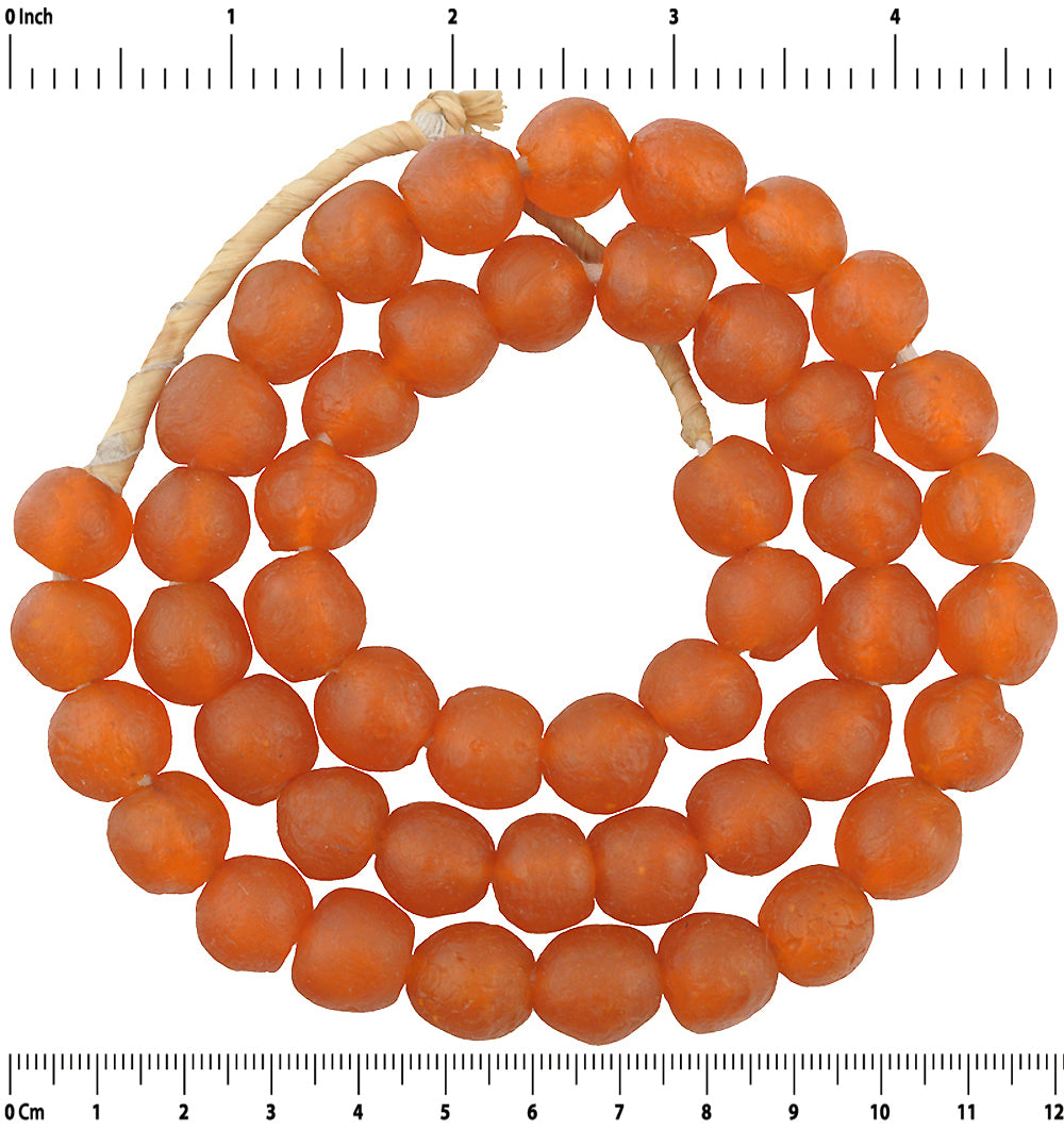 Handgefertigte 11–12 mm Krobo-Glasperlen – durchscheinende afrikanische Handelsperlen – Nahaufnahme