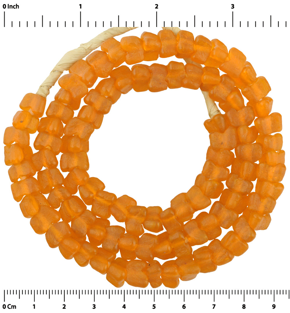Atemberaubende durchscheinende orange Krobo-Glasperlen – 20-Zoll-Strang – vergrößertes Detail