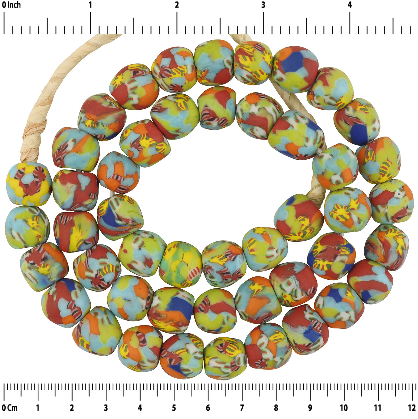 Neue afrikanische Handelsperlen - Verschmolzene recycelte Glasperlen aus Ghana, 12–13 mm - vergrößertes Detail