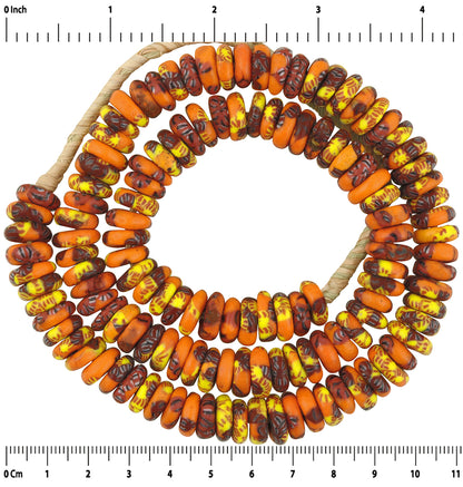 Handgefertigte afrikanische Handelsperlen – recyceltes geschmolzenes Ghana-Glas – vergrößertes Detail